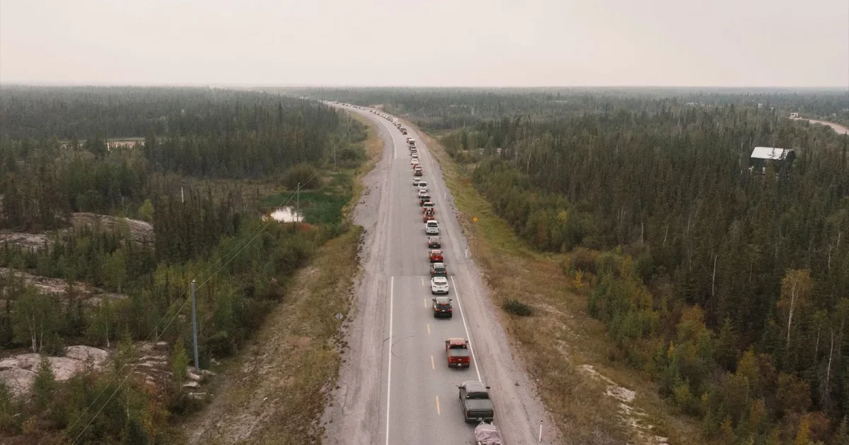 Yellowknife Evacuation Amidst Wildfires and Challenging Conditions